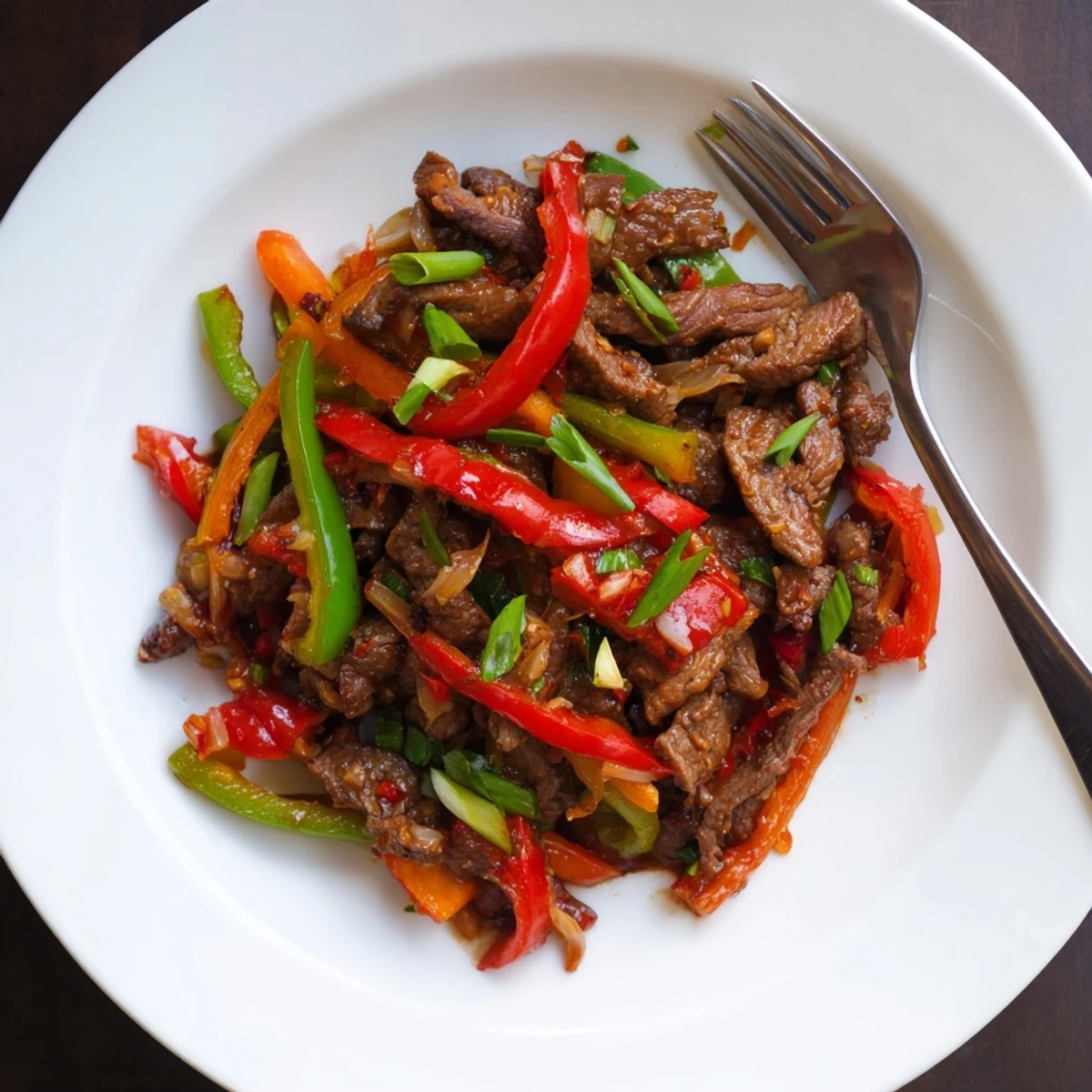 Tender beef and crisp bell peppers sizzling in a skillet, showcasing the vibrant colors and rich, savory sauce of this easy recipe.