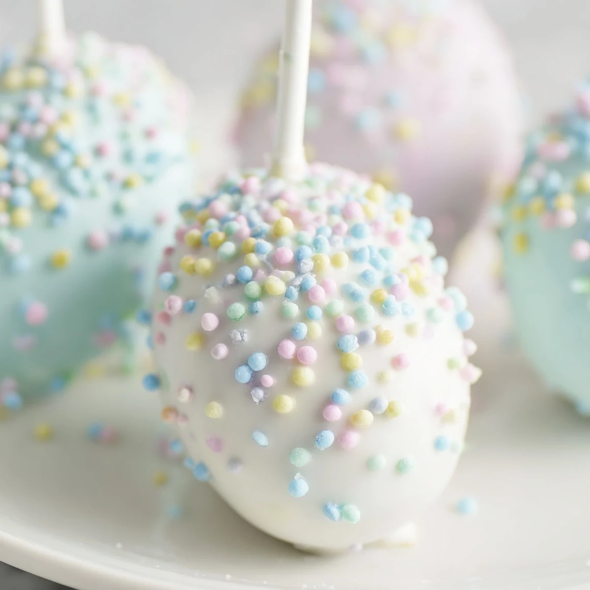 Enjoy these Easter Egg Cake Pops with Sprinkles, bite-sized treats decorated with cheerful sprinkles and ready for a family dessert tray.